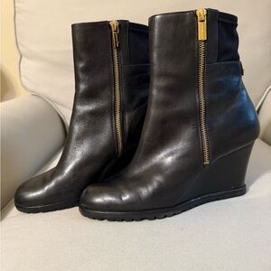 Women's 8.5 Michael Kors Aileen Vachetta Black Leather Wedge Booties